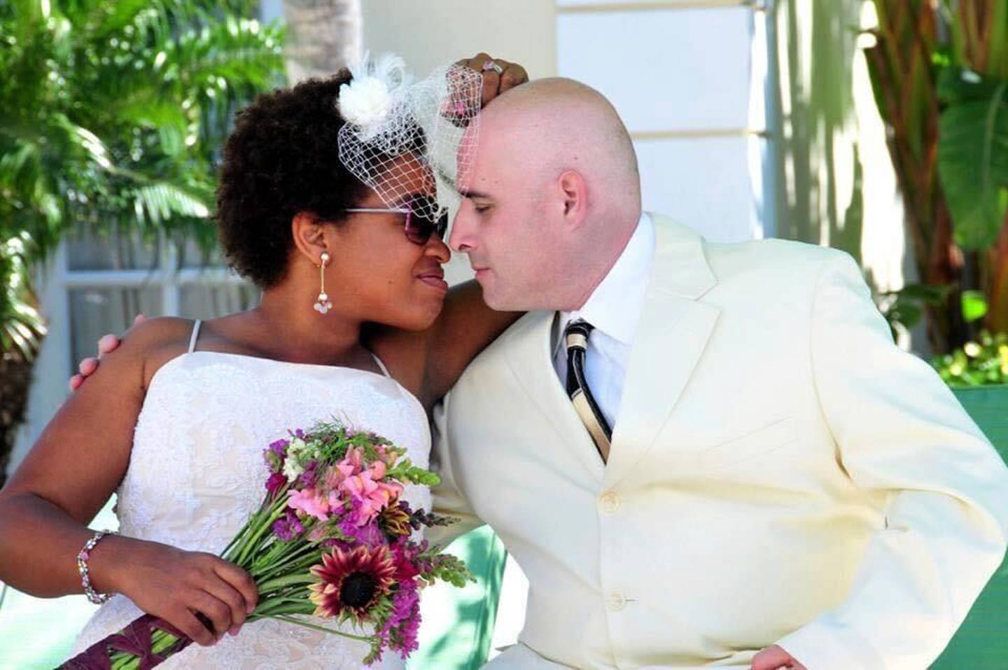 Columnist Leslie Streeter with her late husband Scott Zervitz on their wedding day in 2010 in Palm Beach, Fla.