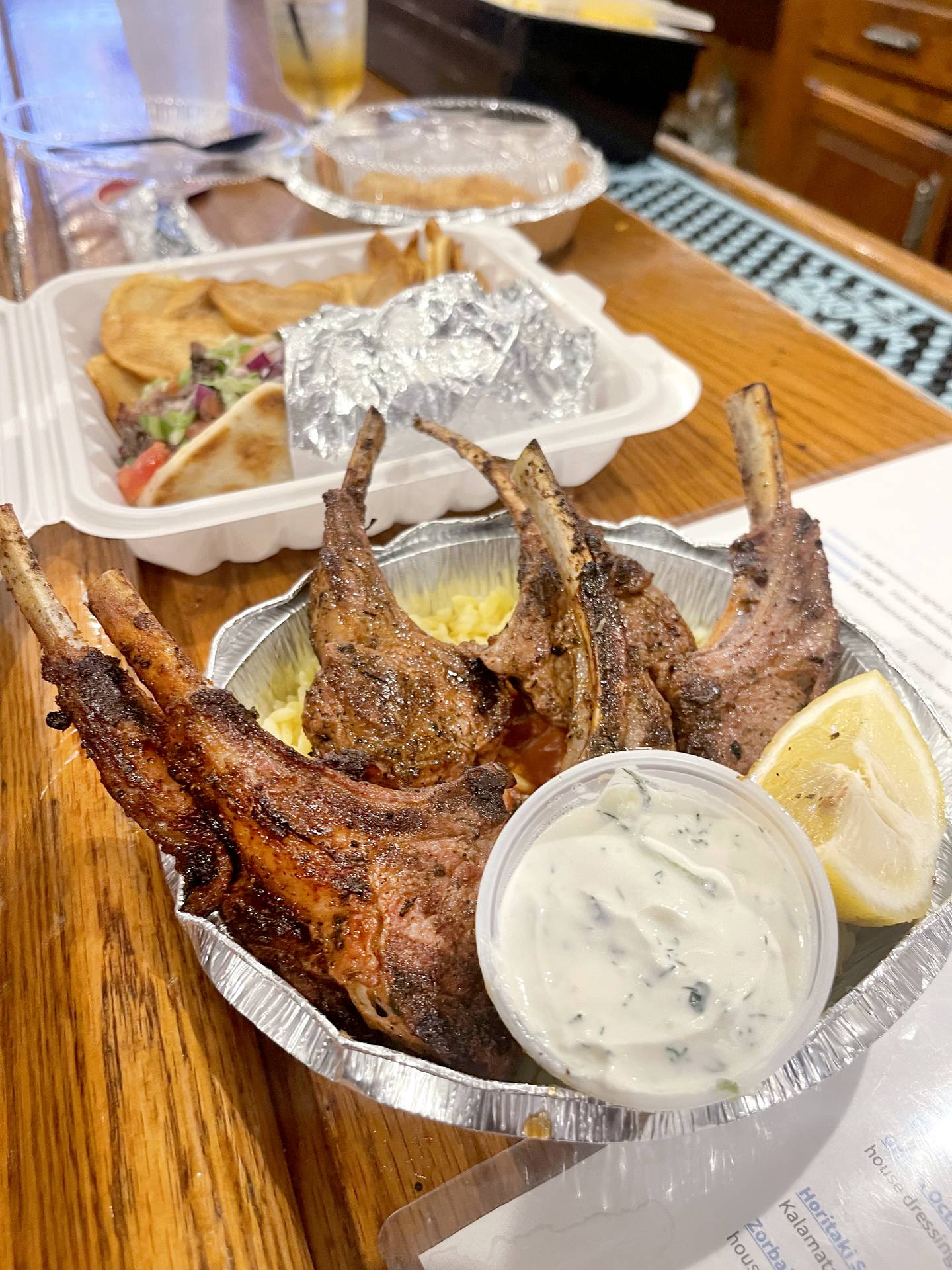 Charm City Table: Το Zorba’s Bar & Grill στο Greektown προσφέρει ένα χορταστικό γεύμα