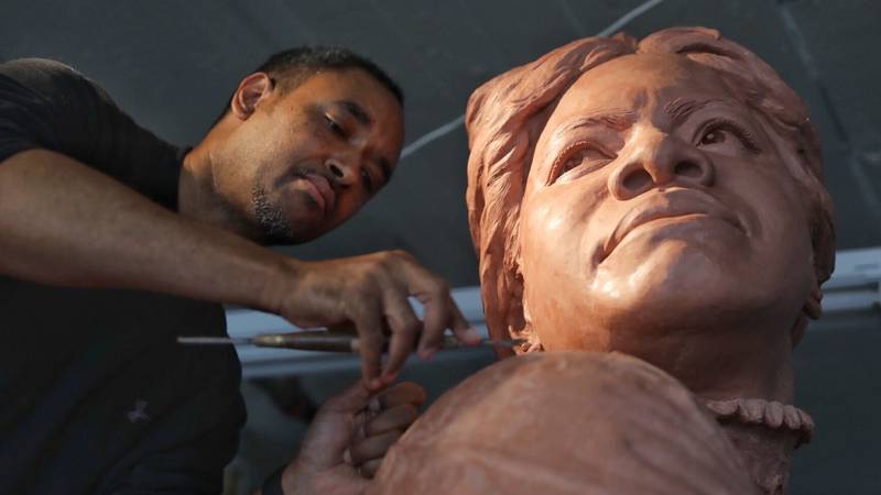 Baltimore sculptor Alvin Pettit is creating a 15-foot statue of Maryland native and abolitionist Harriet Tubman. The artwork will stand in front of Philadelphia’s City Hall.