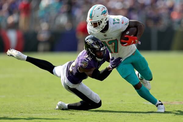 Tagovailoa, Dolphins rally from 21 down to beat Ravens 42-38