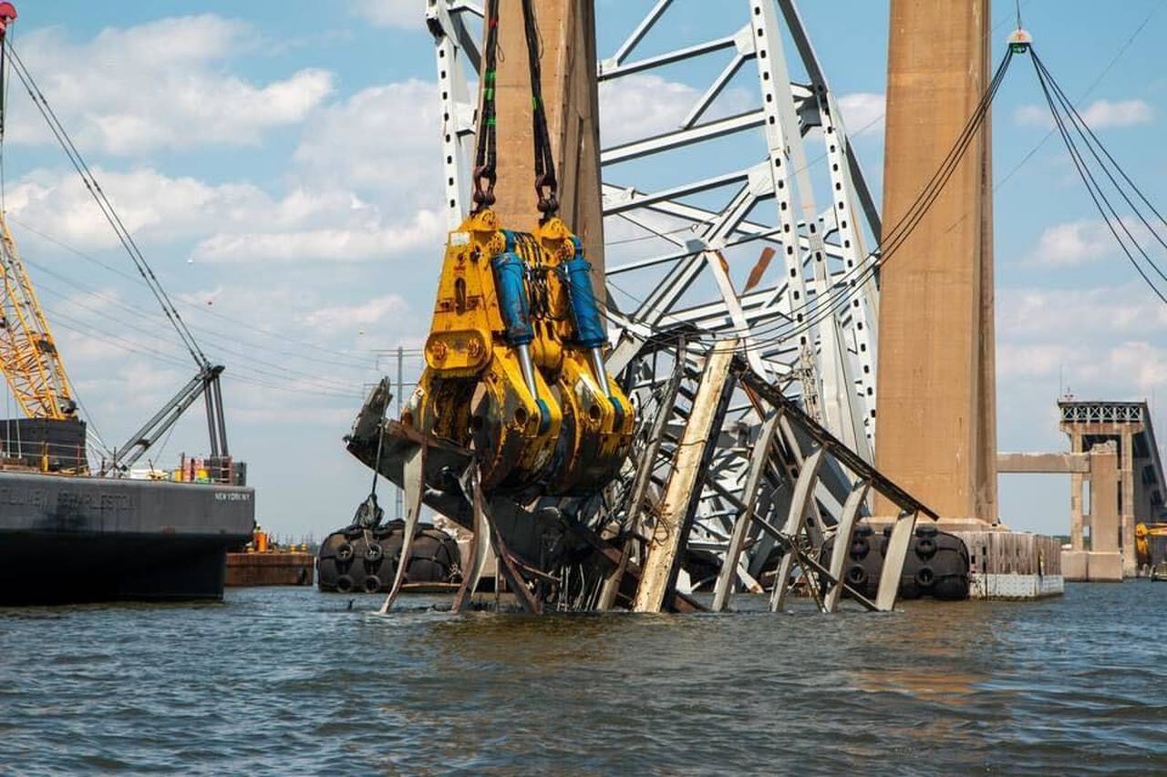 Each with a gargantuan two-million-pound lift capacity, the Chesapeake 1000 and the HSWC500-1000 hydraulic claw are lending a big hand to Unified Command’s mission of removing what remains of the estimated 50,000 tons of Francis Scott Key Bridge wreckage.