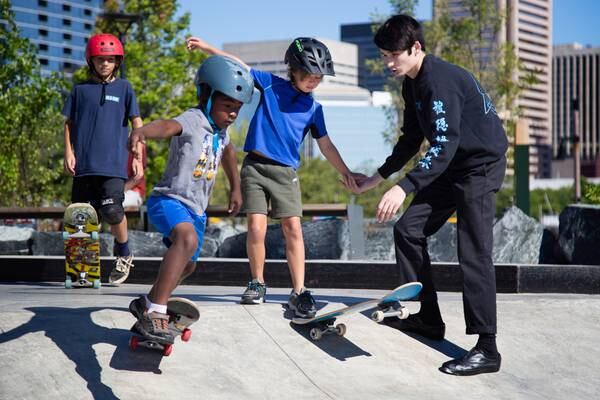 Joey Jett teaches young skateboarders new skills