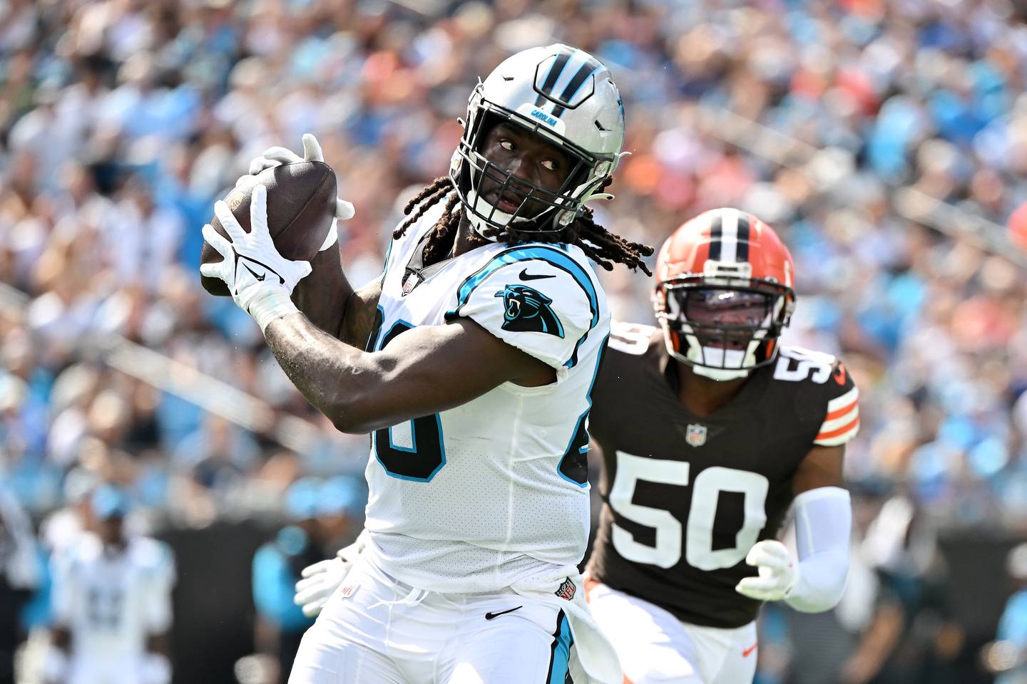 CHARLOTTE, NORTH CAROLINA - SEPTEMBER 11: Ian Thomas of the Carolina Panthers makes a reception during the third quarter against the Cleveland Browns at Bank of America Stadium on September 11, 2022 in Charlotte, North Carolina.