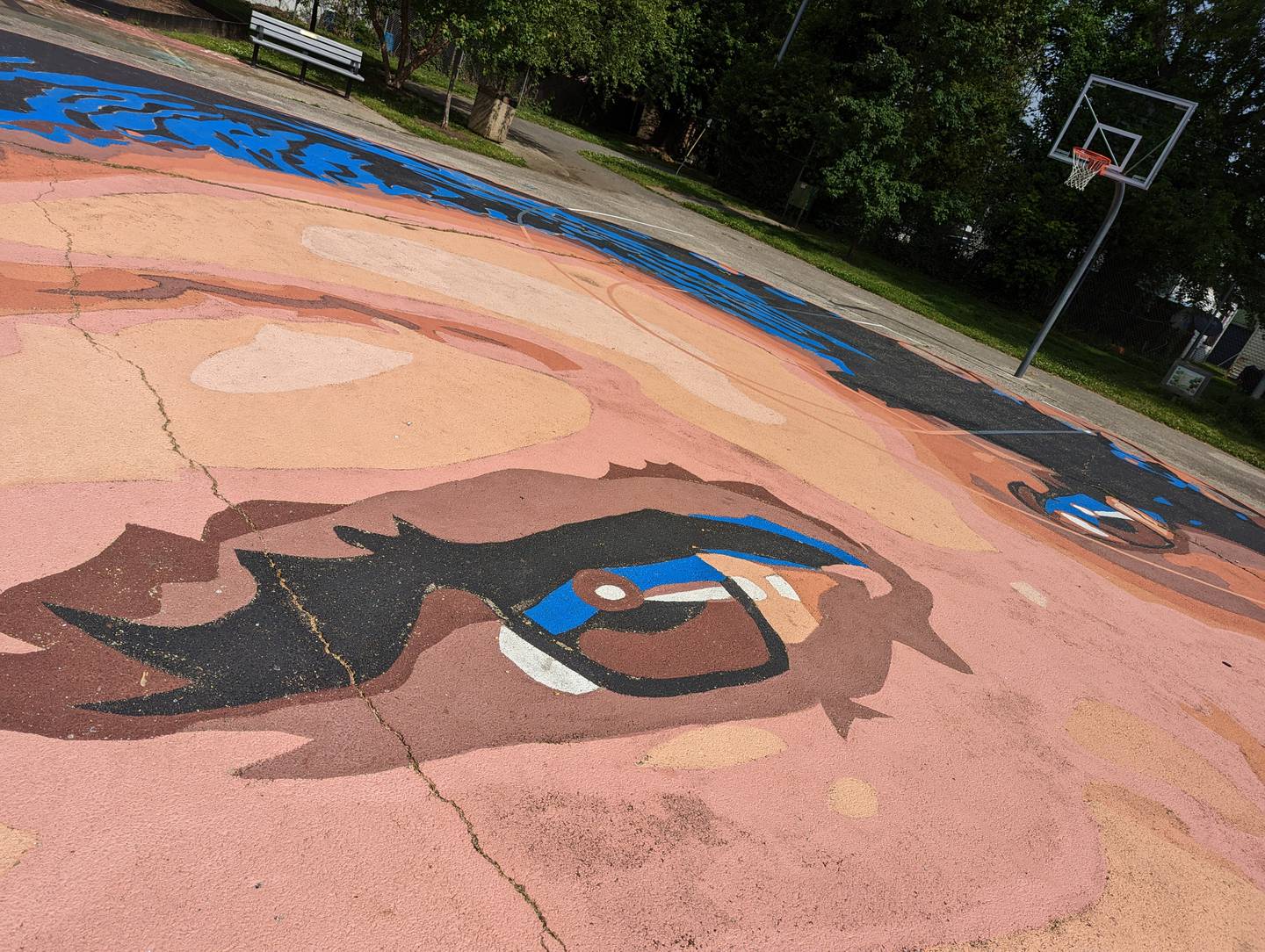 The eyes of Breonna Taylor are one of the features that have an impact on a human scale. The playground-sized portrait of the Louisville, Kentucky, victim of police violence is best seen from the air. But at ground level, elements have an impact.