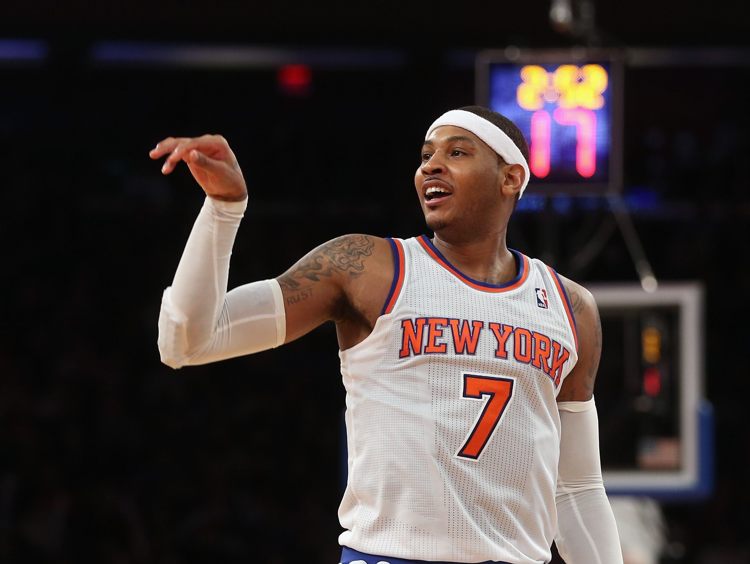 Lakers' LeBron James pays tribute to Carmelo Anthony after retirement