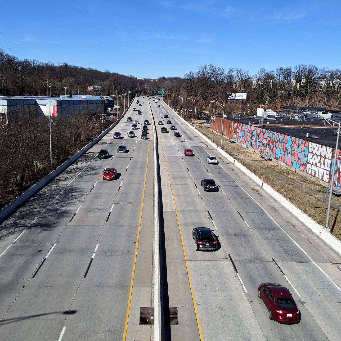 The northbound view of I-83, from the 41st Street bridge. Post-mounted speed cameras monitor traffic in both directions at this location.