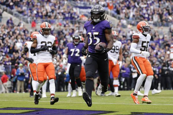 Patrick Queen, the ‘Gus Bus’ and special teams lead the way in Ravens’ 23-20 win over Browns