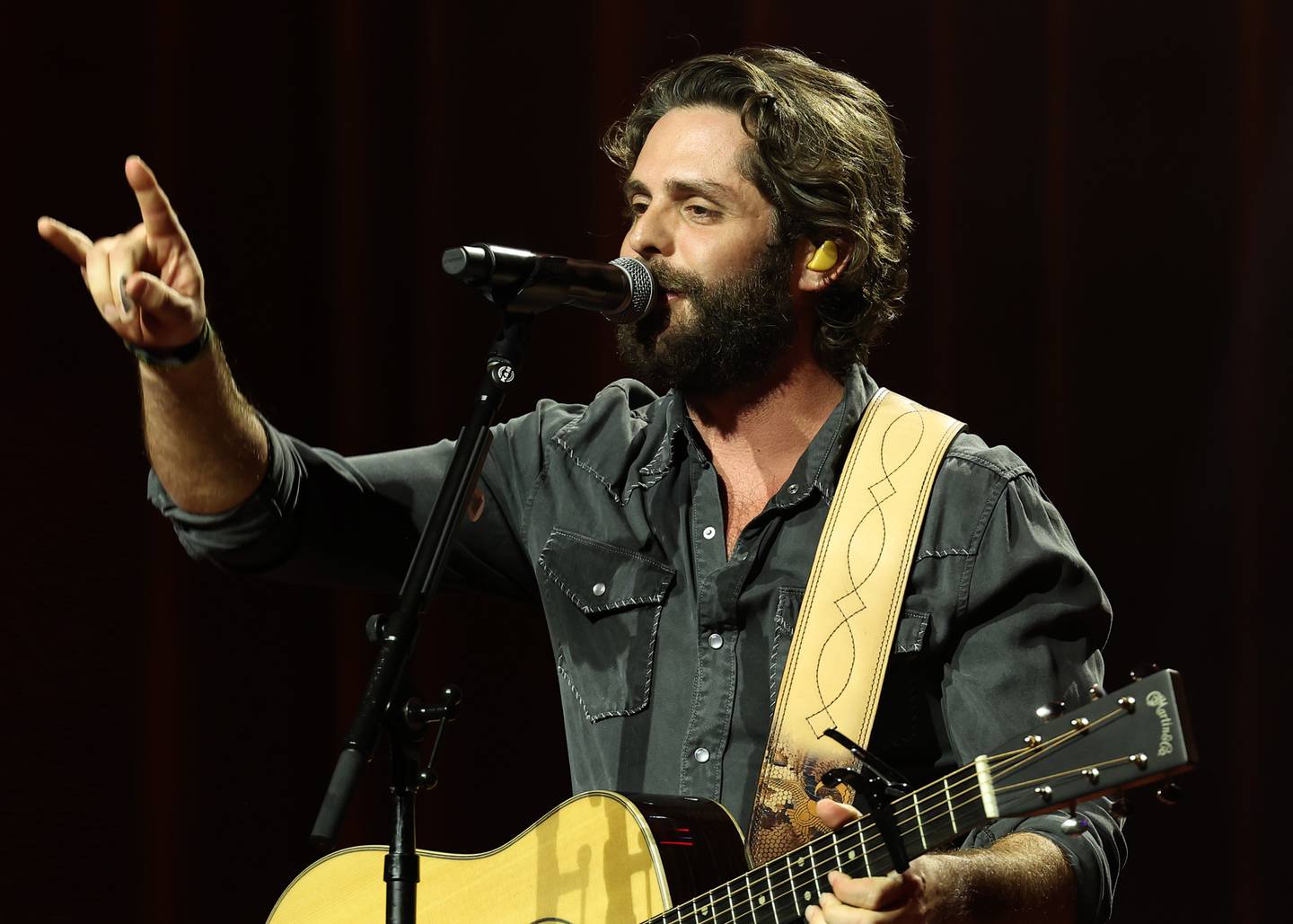 Thomas Rhett performs onstage during NSAI 2022 Nashville Songwriter Awards at Ryman Auditorium