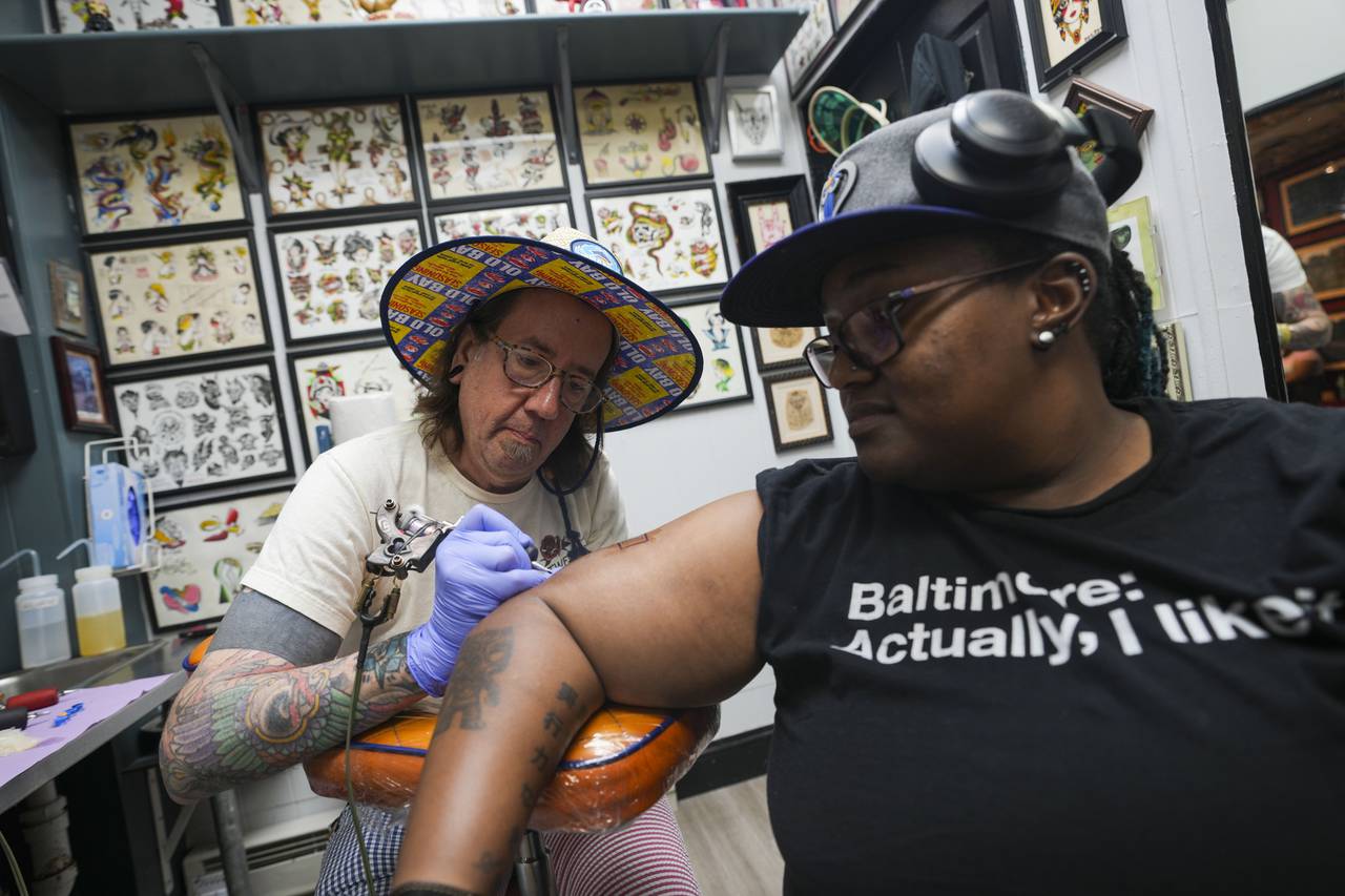 Nelly Littlejohn gets tattooed by Chris Keaton. Littlejohn came with her two sisters.