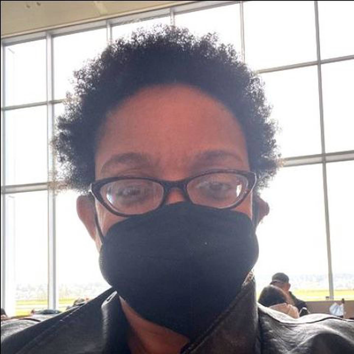 Leslie Gray Streeter wearing a face mask while traveling.