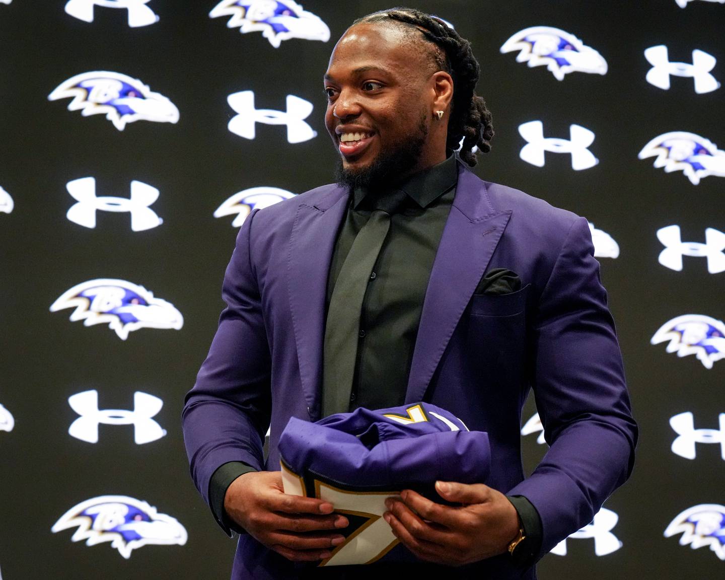 Newly signed Baltimore Ravens running back Derrick Henry holds his team jersey following a news conference at the Under Armour Performance Center in Owings Mills on Thursday, March 14.