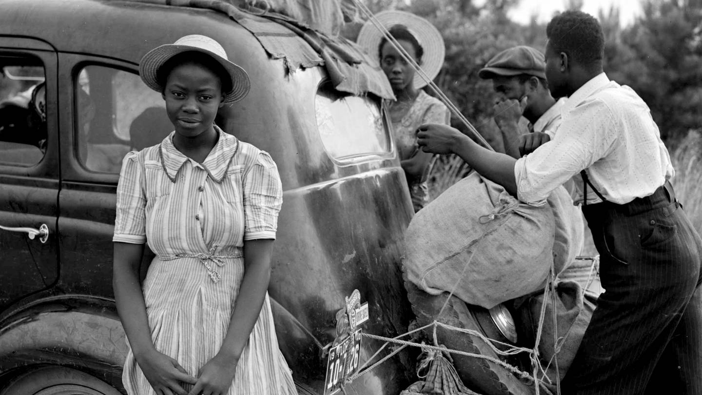 Jack Delano, 1940, Library of Congress LC-USF34- 040841-D

Great Migration:
In the early 20th century, black southerners fled racial violence and sharecropping for steady work in northern cities like New York and Chicago. But these migrants still faced challenges once they arrived.
