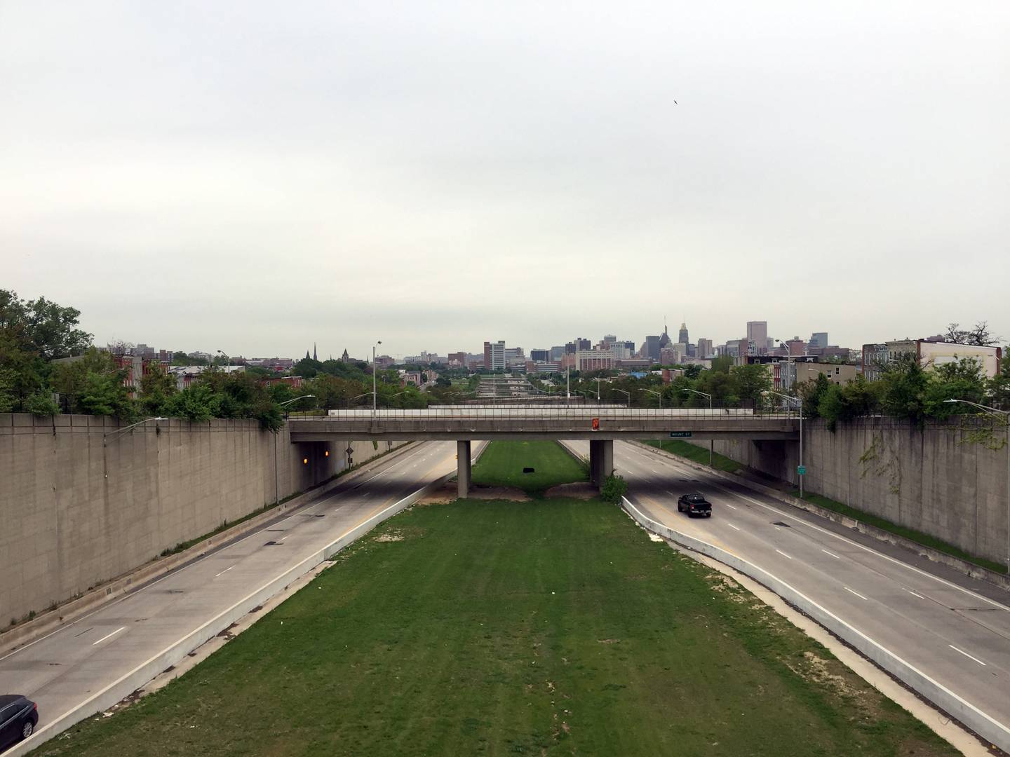 View east along U.S. Route 40 (former Interstate 170) from the overpass for U.S. Route 1 northbound (North Fulton Avenue) in Baltimore City, Maryland