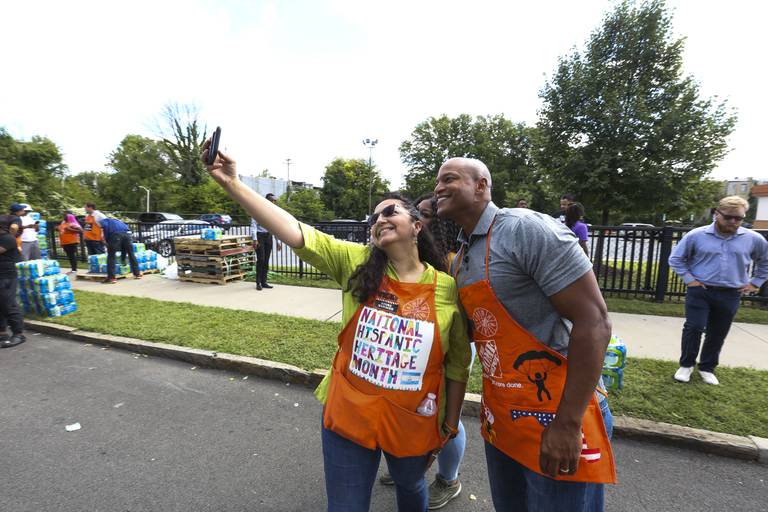 Maryland Candidate for Governor Wes Moore stops in West Baltimore to distribute water to the communities affected by the E.coli scare. He was assisted by Baltimore Home Depot store #5829.