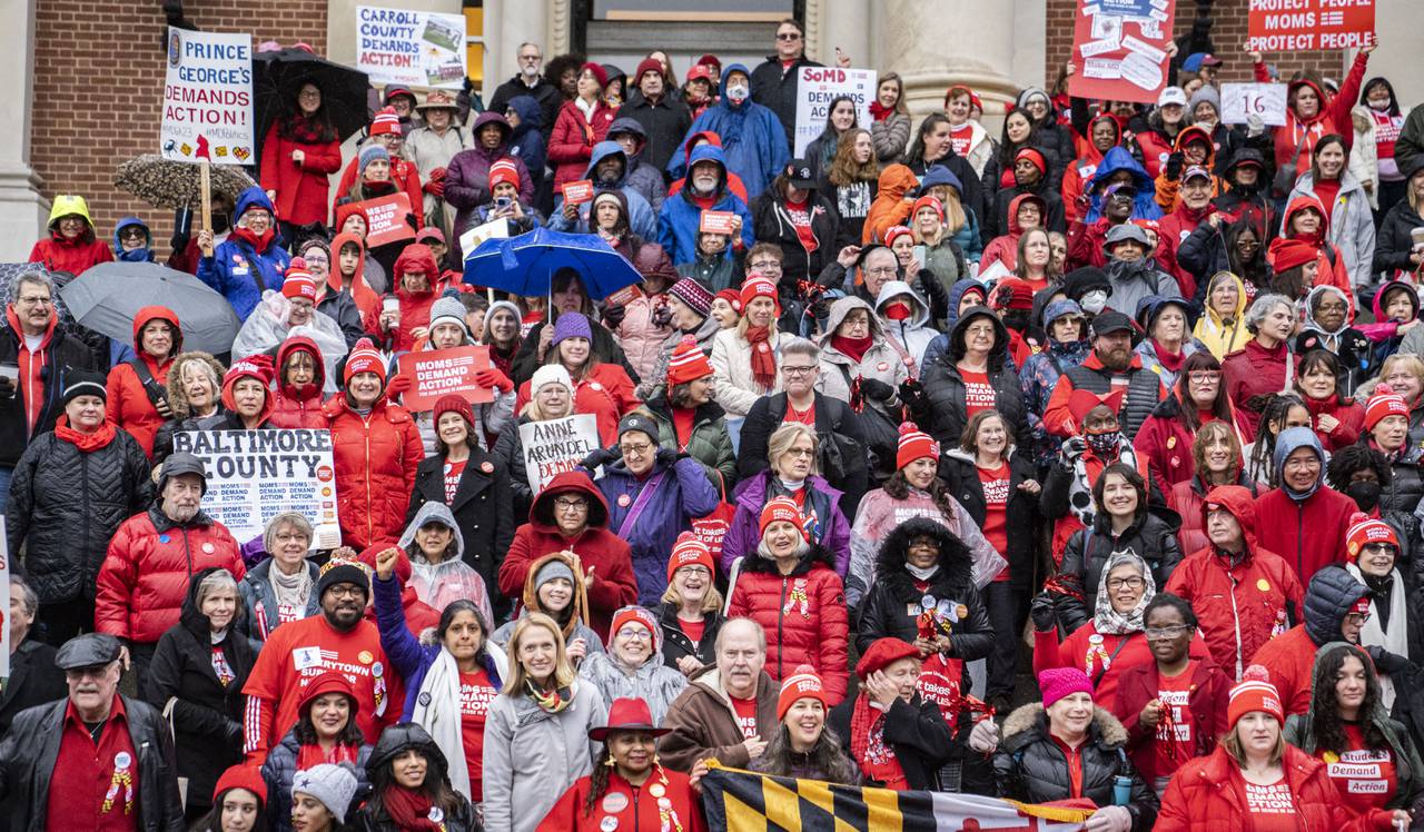 Maryland Moms Demand Action and Students Demand Action volunteers, part of Everytown for Gun Safety’s grassroots network, gathered at the steps of the State House for a picture before their rally on Lawyer’s Mall, in Annapolis, Tuesday, January 31, 2023.